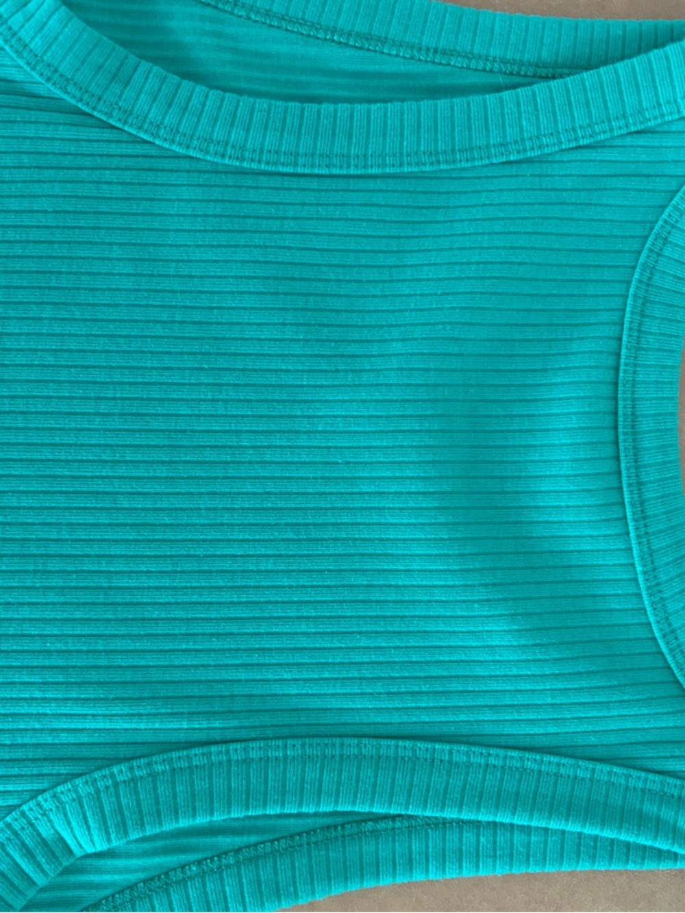 Gap Women’s High Neck Ribbed Tank
Delux Kelly Green
Large - Picture 7 of 10